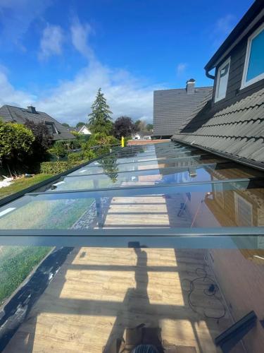 208e3733-be07-452d-a696-17703a1f8720-2