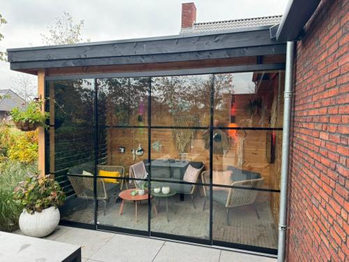 2cd9a9e3-55da-484a-af31-24b5808b627b-2