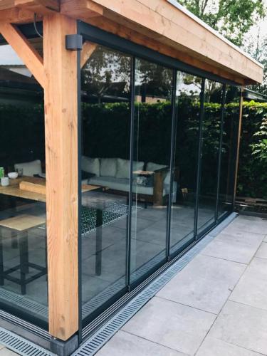 4bffa175-c80c-4508-9a3d-9eb07df347de-2