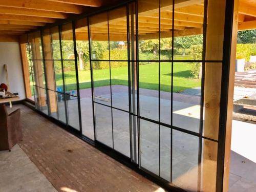 5ae4d3e3-d699-47d5-adef-a5ad63f6bf91-2