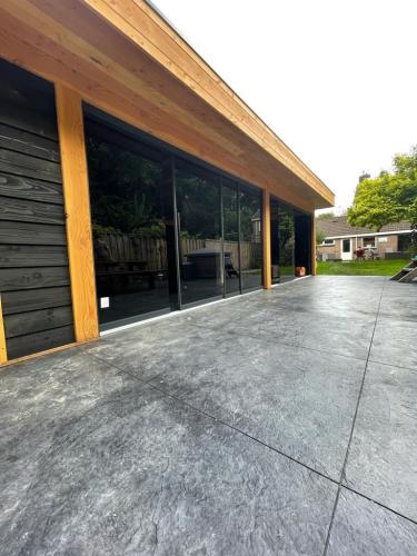 7c460f13-07c6-47e8-a337-685578c06794-2