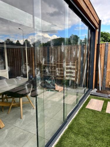 7ded106b-3c50-4baf-bda1-e64282694aaa-2